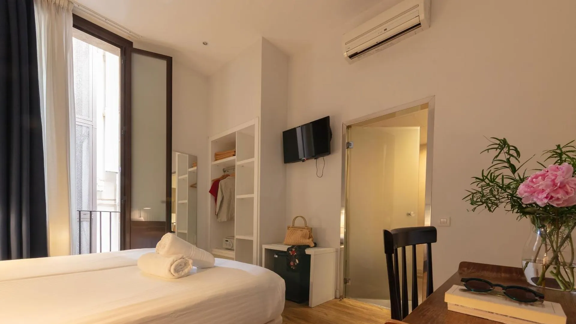 Som Nit Born Hotel Barcelona Spain